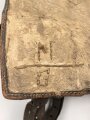 1.Weltkrieg Tornister , datiert 1915. Ungereinigter Fundzustand, Leder zum Teil trocken