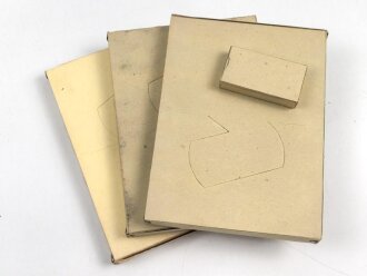 Neun Rasierklingen in Verpackung. Keinerlei Beschriftung. Sie erhalten einen ( 1 ) Pack aus der originalen Umverpackung , diese ebenfalls ohne Beschriftung