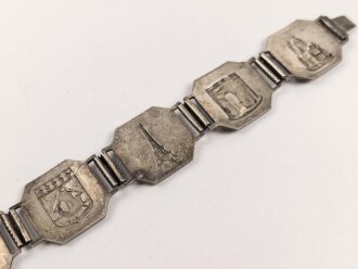 Frankreich, Andenkenarmband unter anderem "Paris" Darstellend.