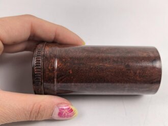 Rasierseifenbehälter aus rotbrauner Preßmasse. Höhe 8,5cm