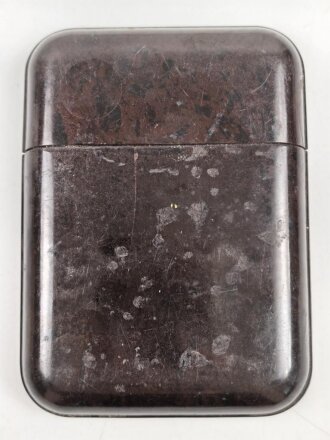Zigarrenbehälter aus rotbrauner Preßmasse. Höhe 13cm, im Deckel " Ges. Gesch."
