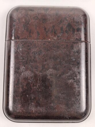 Zigarrenbehälter aus rotbrauner Preßmasse. Höhe 13cm, im Deckel " Ges. Gesch."