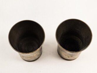 Paar Schnapsbecher gefertigt aus 2cm Messinghülse. Höhe je etwa 4,5cm