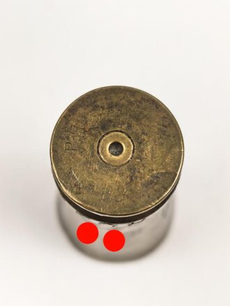 Schnapsbecher gefertigt aus 2cm Messinghülse. Höhe etwa 8cm. Eingraviert Russland 1942 sowie "SS" Runen