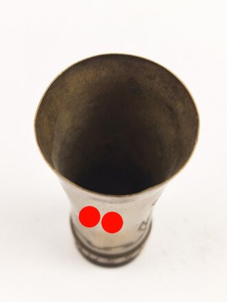 Schnapsbecher gefertigt aus 2cm Messinghülse. Höhe etwa 8cm. Eingraviert Russland 1942 sowie "SS" Runen