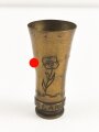 Schnapsbecher gefertigt aus 2cm Messinghülse. Höhe etwa 8cm. Eingraviert Russland 1942 sowie "SS" Runen
