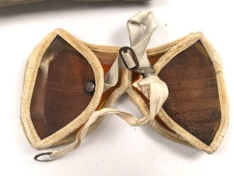 Schutzbrille Wehrmacht in Hülle . Rot getönte Chelluloid"gläser"