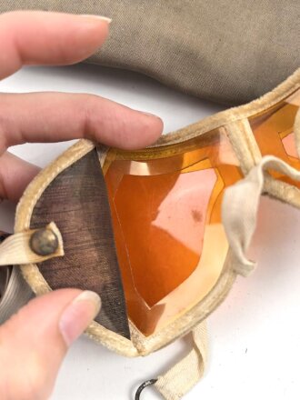 Schutzbrille Wehrmacht in Hülle . Rot getönte Chelluloid"gläser"