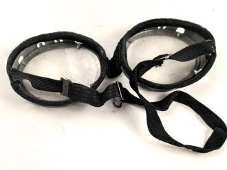 Schutzbrille Wehrmacht. Eiserner Rahmen mit Glas, in Blechetui, dieses original lackiert