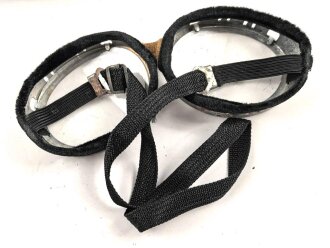 Schutzbrille Wehrmacht. Eiserner Rahmen mit Glas, in Blechetui, dieses original lackiert