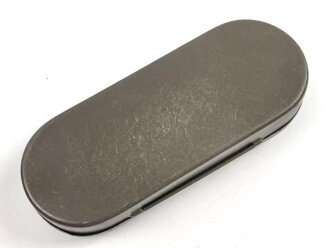 Schutzbrille Wehrmacht. Eiserner Rahmen mit Glas, in Blechetui, dieses original lackiert