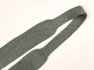 Gestrickter Ohrenschützer ?  Gesamtlänge etwa 90cm