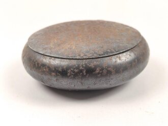 Eiserne Tabaksdose, Durchmesser etwa 8,5cm