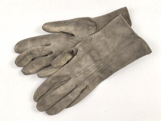Paar Handschuhe für Offiziere aus Wildleder. Getragenes Paar