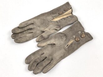 Paar Handschuhe für Offiziere aus Wildleder. Getragenes Paar