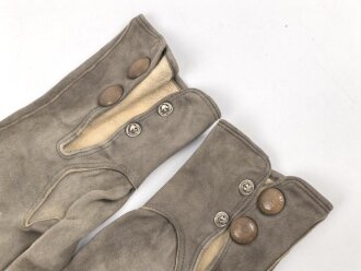 Paar Handschuhe für Offiziere aus Wildleder. Getragenes Paar