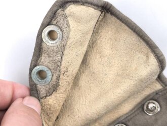 Paar Handschuhe für Offiziere aus Wildleder. Getragenes Paar