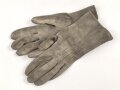 Paar Handschuhe für Offiziere aus Wildleder. Getragenes Paar