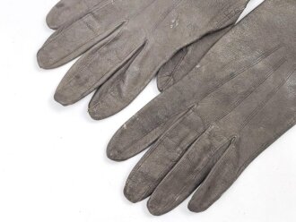 Paar Handschuhe für Offiziere aus Nappaleder. Wohl ungetragenes Paar