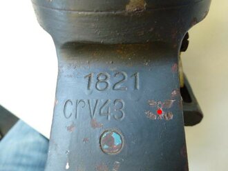 Rundblickfernrohr 16, guter Zustand mit klarer Optik, wohl schwedisch weiterverwendet, montiert in Aufnahme scheres Infanteriegeschütz 33.