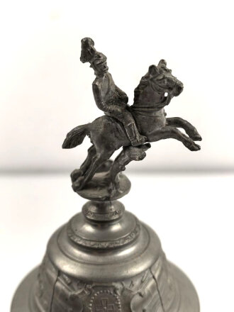 Hessen, Reservistenkrug eines Angehörigen 1.Großherzogl. Hess. Garde Dragoner Regiment Nr. 23 Darmstadt 1904-1907. Normale Gebrauchsspuren