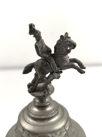 Hessen, Reservistenkrug eines Angehörigen 1.Großherzogl. Hess. Garde Dragoner Regiment Nr. 23 Darmstadt 1904-1907. Normale Gebrauchsspuren