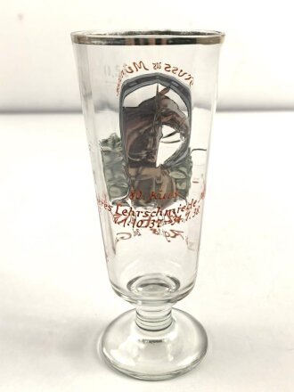 Andenkenglas eines Angehörigen im Kavallerie Regiment 18 anlässlich des 80.Kurs der Heeres Lehrschmiede München 1938. Höhe 21cm , Goldrand etwas verblasst, sonst einwandfrei