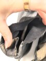 Paar Zugstiefel für Offiziere zum Waffenrock, mit den dazugehörigen Schuhspannern. Sohlenlänge 27cm, ungereinigt. Gleiche Größe, nicht 100% paarig