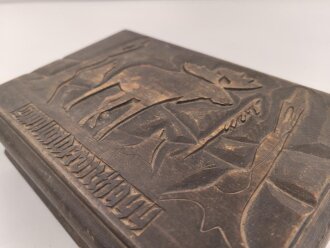 Andenkenschachtel aus Holz, Darstellend einen Elch im Wald sowie "Lapplandfront 1944" Ungereinigt, guter Zustand, Maße etwa 18,5 x 28 x 9,5cm