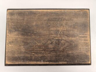 Andenkenschachtel aus Holz, Darstellend einen Elch im Wald sowie "Lapplandfront 1944" Ungereinigt, guter Zustand, Maße etwa 18,5 x 28 x 9,5cm