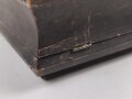 Andenkenschachtel aus Holz, Darstellend einen Elch im Wald sowie "Lapplandfront 1944" Ungereinigt, guter Zustand, Maße etwa 18,5 x 28 x 9,5cm