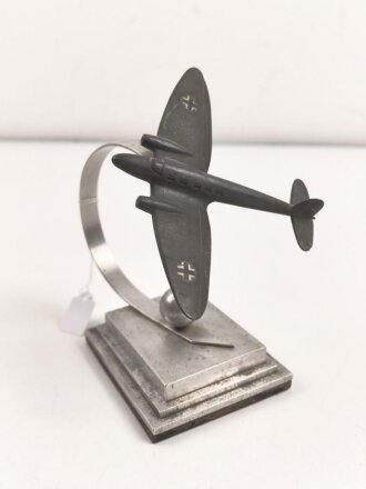 Luftwaffe, Flugzeugmodell auf Leichtmetallsockel....