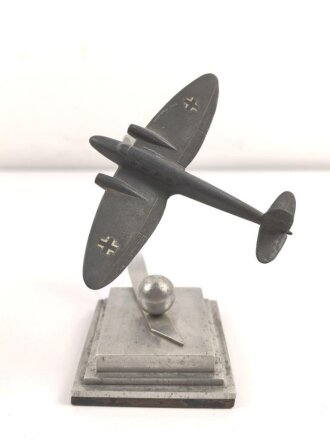 Luftwaffe, Flugzeugmodell auf Leichtmetallsockel....
