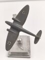 Luftwaffe, Flugzeugmodell auf Leichtmetallsockel. Sockelmaße etwa 8 x 9,5cm. Ungereinigt, die Propeller fehlen