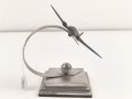 Luftwaffe, Flugzeugmodell auf Leichtmetallsockel. Sockelmaße etwa 8 x 9,5cm. Ungereinigt, die Propeller fehlen