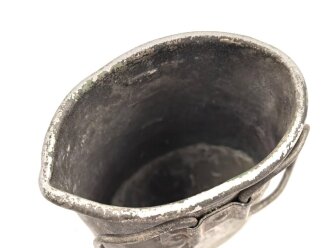 Trinkbecher aus Leichtmetall, höchstwahrscheinlich...