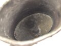 Trinkbecher aus Leichtmetall, höchstwahrscheinlich aus der Zeit des 1. Weltkrieg, ungereinigtes Stück