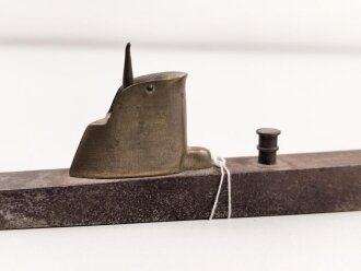 U-Boot Modell aus der Zeit des 2. Weltkrieg. Messing / Eisen. Gesamtlänge etwa 30cm, ungereinigt