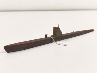 U-Boot Modell aus der Zeit des 2. Weltkrieg. Messing / Eisen. Gesamtlänge etwa 30cm, ungereinigt