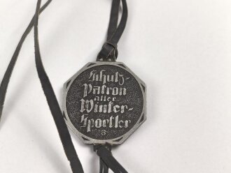 Schutzpatron der Wintersportler, sogenannter " Ullr" , so auch gerne von Angehörigen der Gebirgstruppe getragen