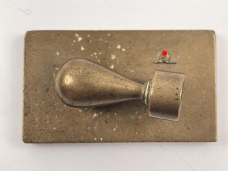 Luftwaffe, Erinnerungsgegenstand aus Messing, Fliegerbombe mit Torpedoantrieb ? Maße der Grundplatte etwa 4 x 7cm