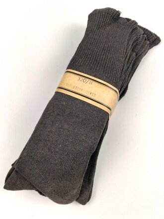 Sechs Paar graue Wollsocken aus der Zeit des 2....