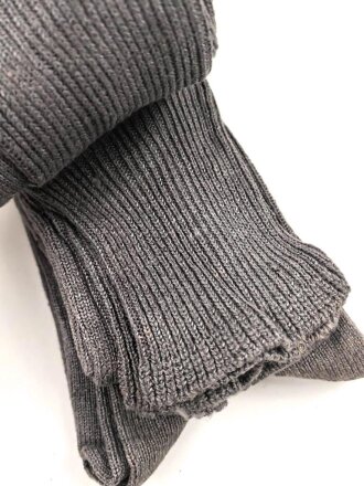 Sechs Paar graue Wollsocken aus der Zeit des 2. Weltkrieg. Ungebraucht, in der originalen Papierbanderole
