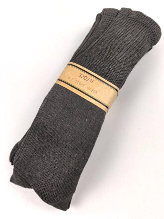 Sechs Paar graue Wollsocken aus der Zeit des 2....