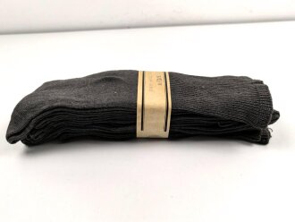 Sechs Paar graue Wollsocken aus der Zeit des 2. Weltkrieg. Ungebraucht, in der originalen Papierbanderole