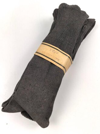 Sechs Paar graue Wollsocken aus der Zeit des 2....