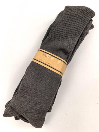 Sechs Paar graue Wollsocken aus der Zeit des 2....