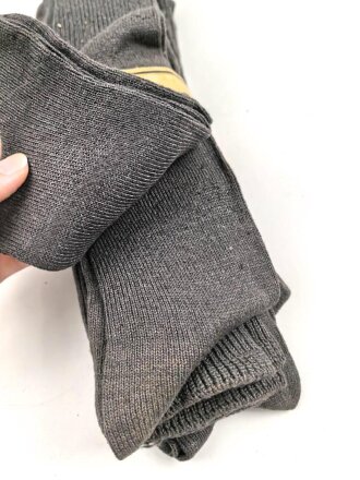 Sechs Paar graue Wollsocken aus der Zeit des 2. Weltkrieg. Ungebraucht, in der originalen Papierbanderole