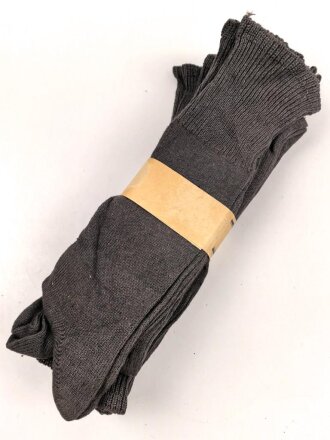 Sechs Paar graue Wollsocken aus der Zeit des 2. Weltkrieg. Ungebraucht, in der originalen Papierbanderole