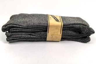 Sechs Paar graue Wollsocken aus der Zeit des 2....